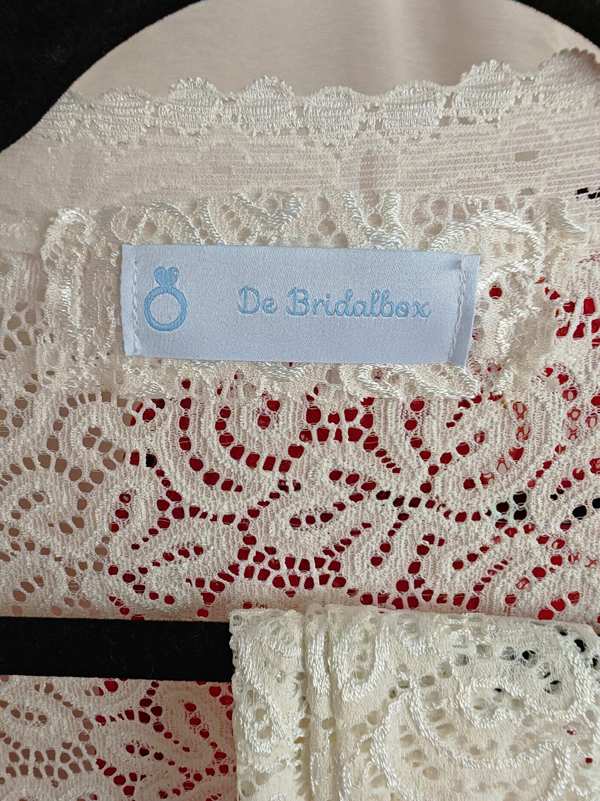 IMG_20230920_155227 Logo kledinglabel De Bridalbox